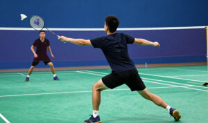 Rekomendasi-Raket-Badminton-Tipe-All-Around-untuk-Pemain-Serbaguna (2)